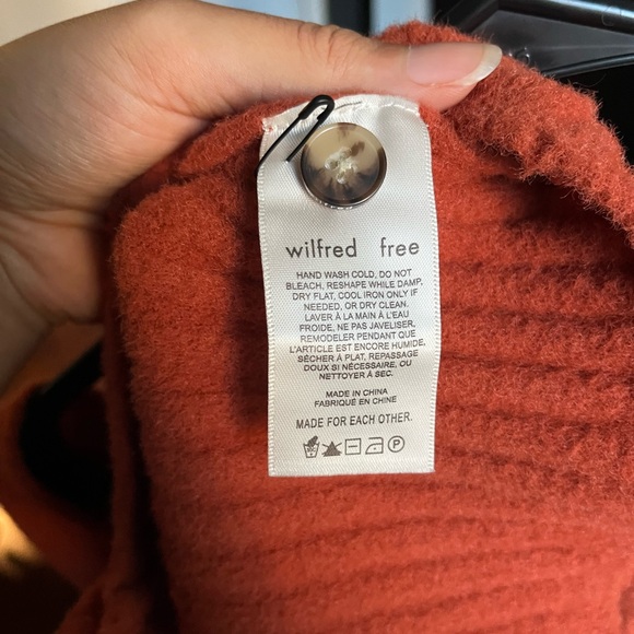 Wilfred free, large orange sweater with brown buttons. - Picture 5 of 6